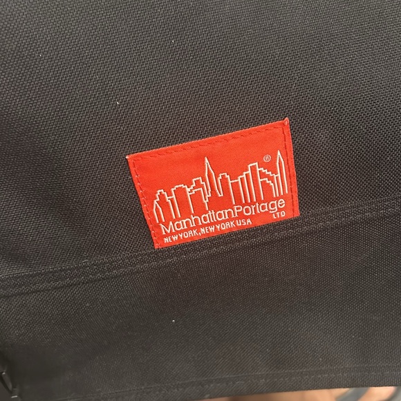 Classic Manhattan Portage Messenger Bag for work, school or travel. - Picture 9 of 14